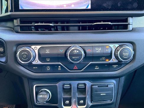Used 2024 Jeep Wrangler Sport AWD/4WD image 17