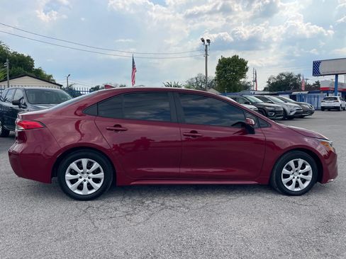 Used 2025 Toyota Corolla LE FWD image 4