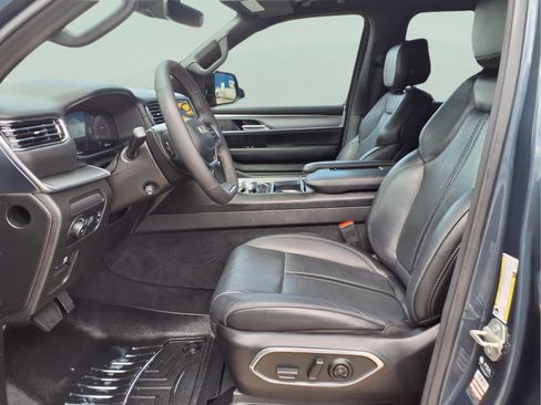 Used 2023 Jeep Wagoneer Series II AWD/4WD image 12