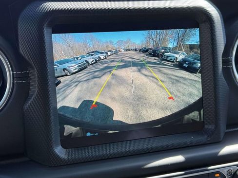 Used 2022 Jeep Wrangler Unlimited Sahara w/ Safety Group image 18