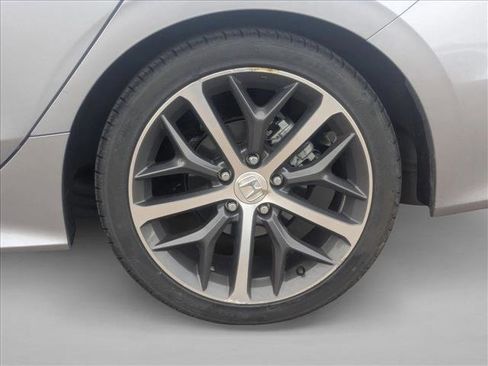 Used 2022 Honda Civic Touring image 9