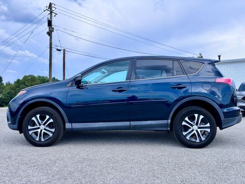Used 2018 Toyota RAV4 LE w/ All Weather Liner Package FWD image 1