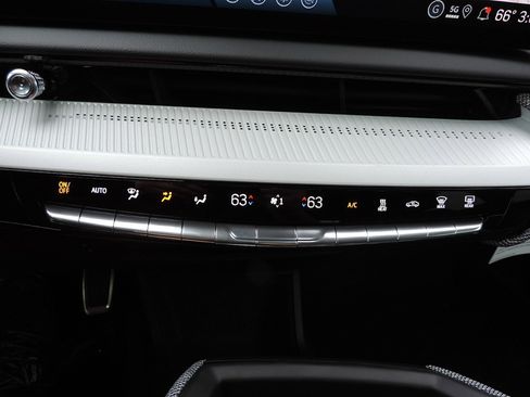 New 2026 Cadillac Optiq Luxury 2 image 19