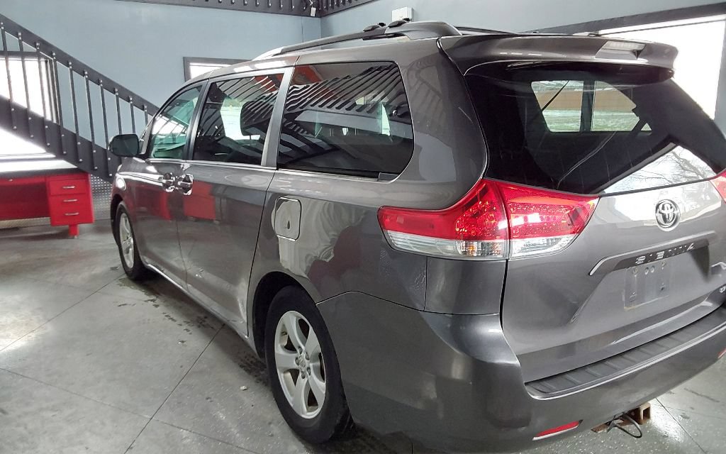Used 2011 Toyota Sienna LE FWD image 11