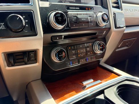 Used 2018 Ford F250 King Ranch w/ King Ranch Ultimate Package AWD/4WD image 28