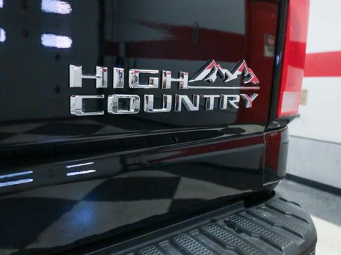 Used 2024 Chevrolet Silverado 2500 High Country w/ High Country Premium Package AWD/4WD image 33