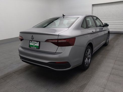 Used 2024 Volkswagen Jetta SE image 9