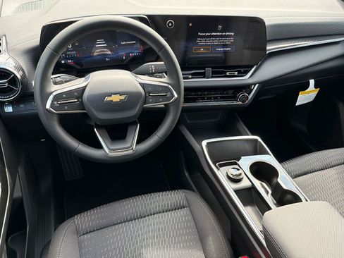 New 2026 Chevrolet Equinox LT w/ Safety and Technology Package FWD image 21