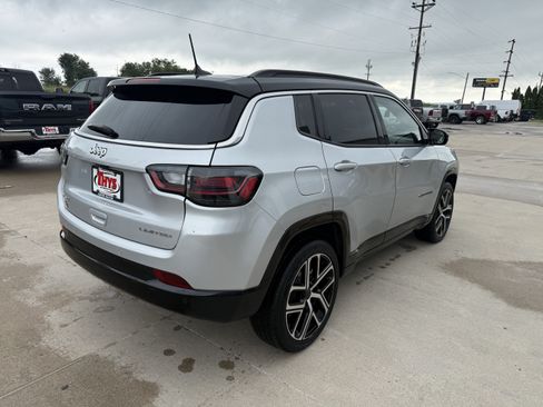 Used 2025 Jeep Compass Limited w/ Elite Group AWD/4WD image 39