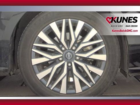 Used 2024 Nissan Altima 2.5 SV image 10