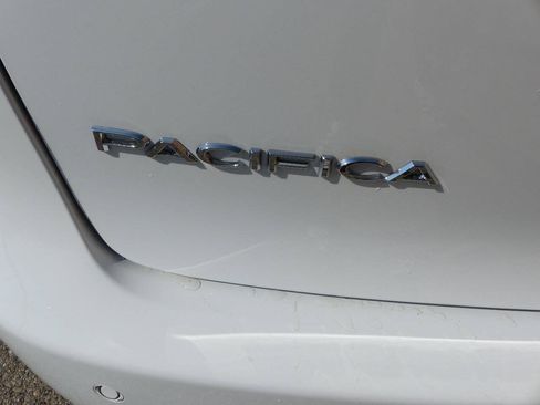 Used 2026 Chrysler Pacifica Select FWD image 9
