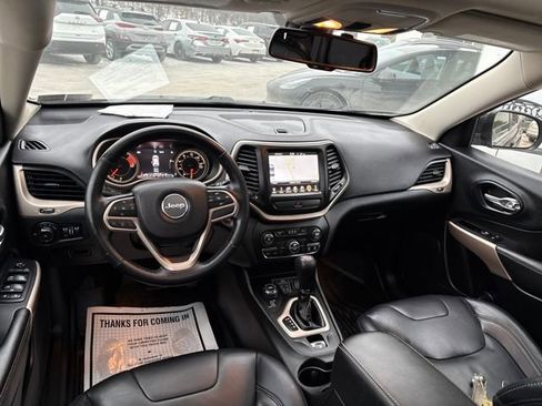Used 2017 Jeep Cherokee Limited image 11