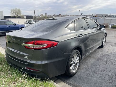 Used 2020 Ford Fusion SE image 3