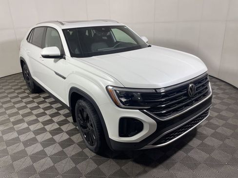 New 2026 Volkswagen Atlas Cross Sport SE image 1