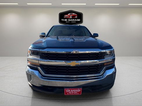 Used 2017 Chevrolet Silverado 1500 LT w/ LT Convenience Package image 4
