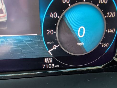 Used 2025 Volkswagen Atlas Peak Edition SE image 9