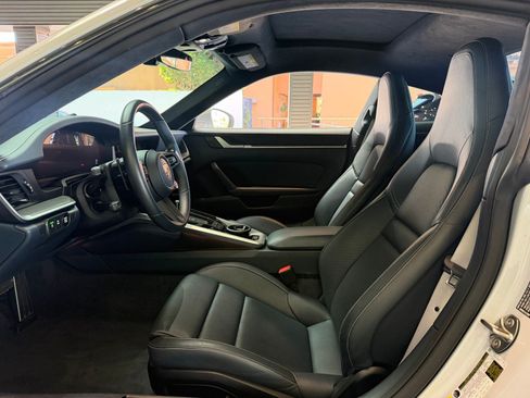 Certified 2025 Porsche 911 Carrera RWD image 4