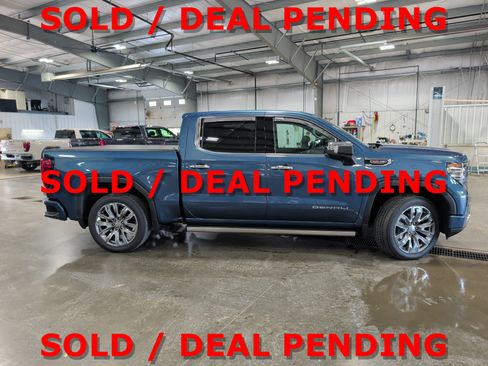 Used 2025 GMC Sierra 1500 Denali w/ Denali Reserve Package AWD/4WD image 2