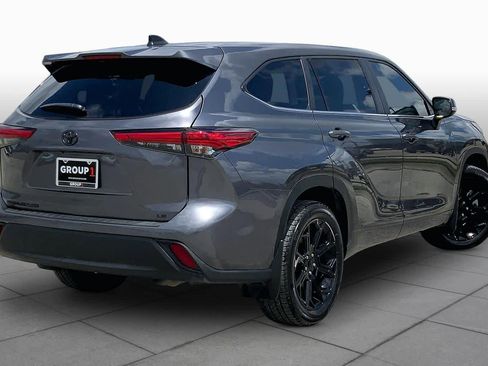 Used 2023 Toyota Highlander LE image 13