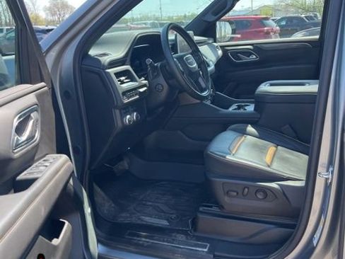 Used 2024 GMC Yukon XL AT4 w/ Technology Package AWD/4WD image 4