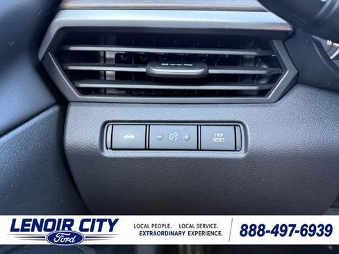 Used 2025 Nissan Altima 2.5 SV FWD image 19