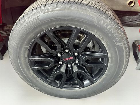 Used 2024 GMC Sierra 1500 Elevation image 11