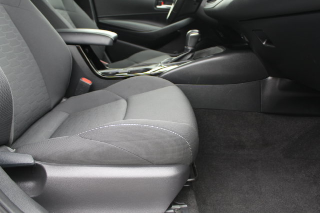 Certified 2025 Toyota Corolla Hatchback w/ SE Package FWD image 19