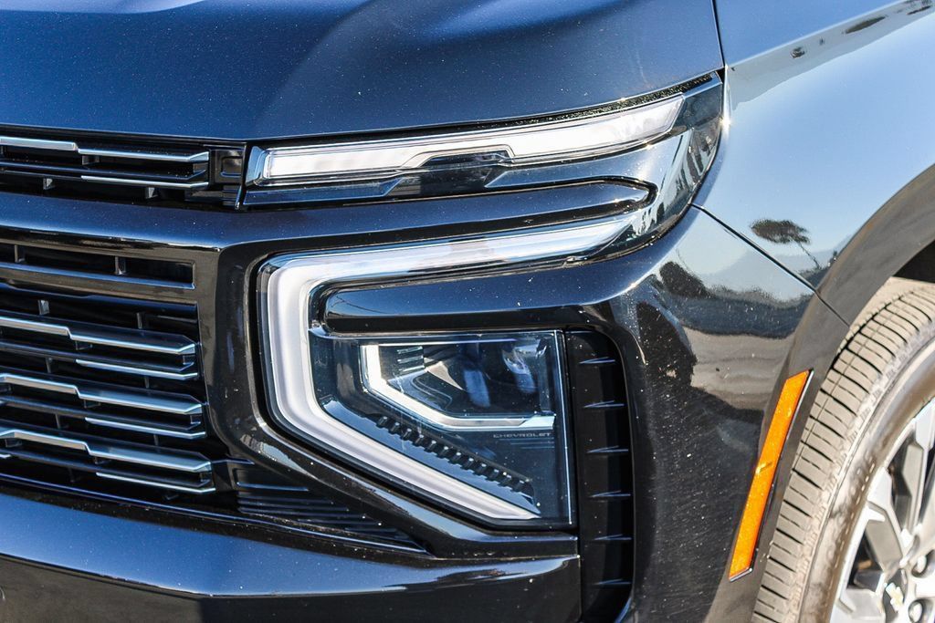 Used 2025 Chevrolet Suburban High Country AWD/4WD image 5
