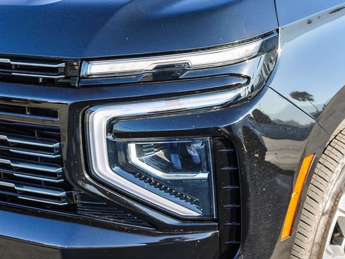 Used 2025 Chevrolet Suburban High Country AWD/4WD image 5