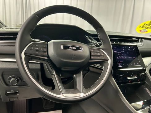 New 2025 Jeep Grand Cherokee Altitude image 13