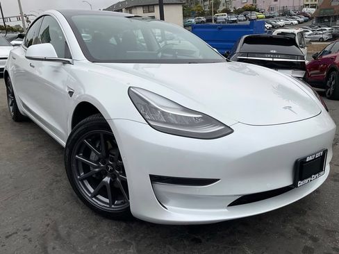 Used 2020 Tesla Model 3 Standard Range Plus RWD image 1