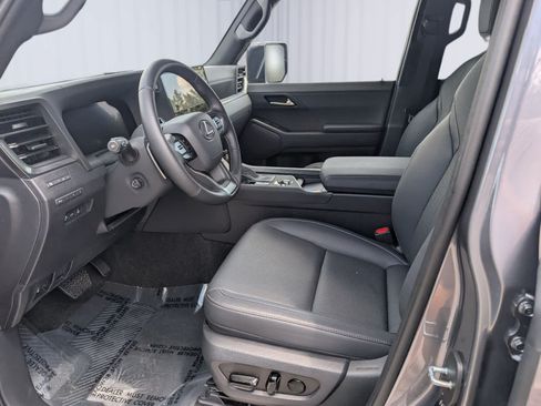Used 2026 Lexus GX 550 w/ Accessory Package (2T) AWD/4WD image 18