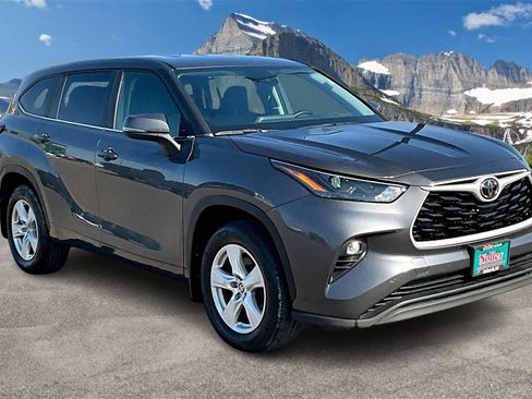 Used 2024 Toyota Highlander LE image 12