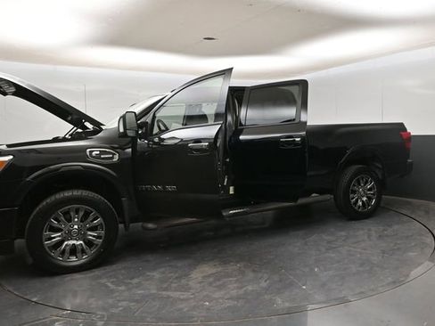 Used 2017 Nissan Titan Platinum Reserve AWD/4WD image 29