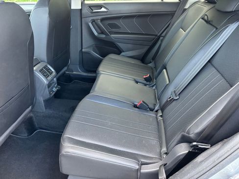 Used 2023 Volkswagen Tiguan SE image 6