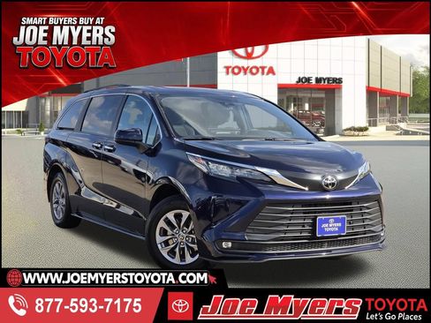 Used 2026 Toyota Sienna XLE FWD image 1