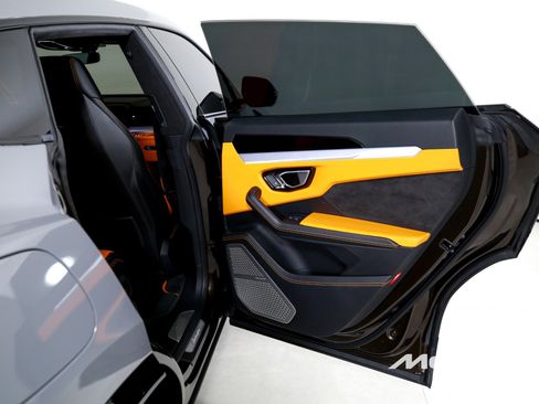 Used 2019 Lamborghini Urus image 23