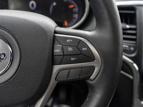 Used 2018 Jeep Grand Cherokee Limited AWD/4WD image 23
