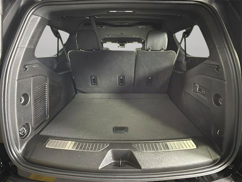 Certified 2025 Chevrolet Suburban Premier image 30