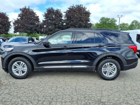 Used 2023 Ford Explorer XLT w/ Equipment Group 202A AWD/4WD image 3