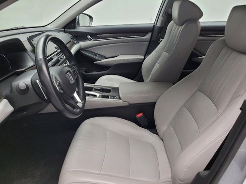 Used 2018 Honda Accord Touring image 17