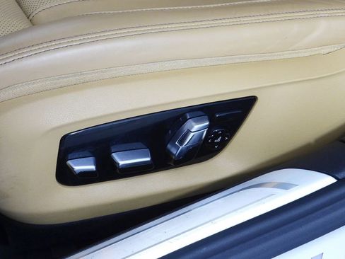 Used 2021 BMW 740i 740i w/ Premium Package image 22