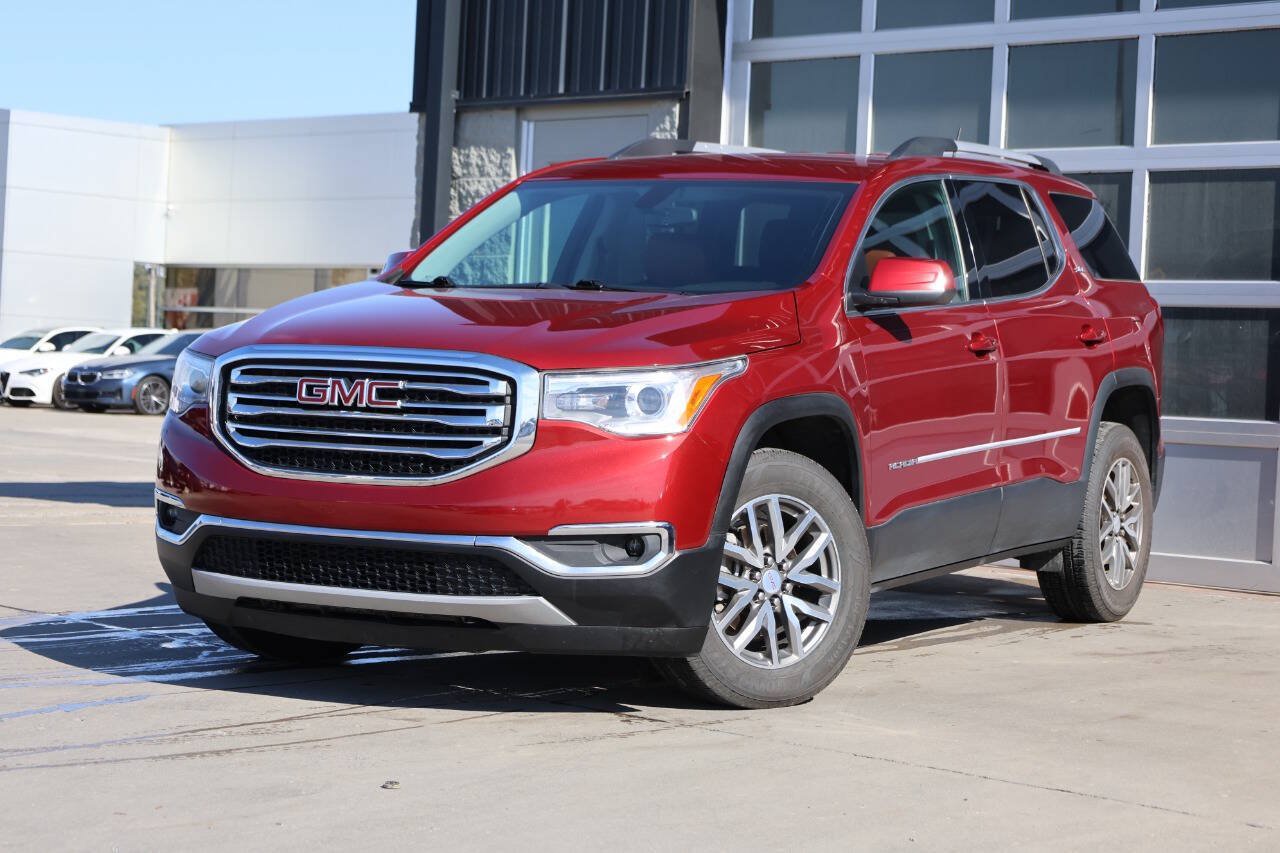 Used 2019 GMC Acadia SLE w/ Driver Alert Package I FWD image 3
