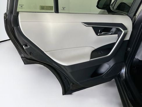 Used 2025 Toyota RAV4 XLE w/ Convenience Package image 28