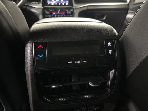 Used 2023 Jeep Grand Cherokee L Laredo image 24