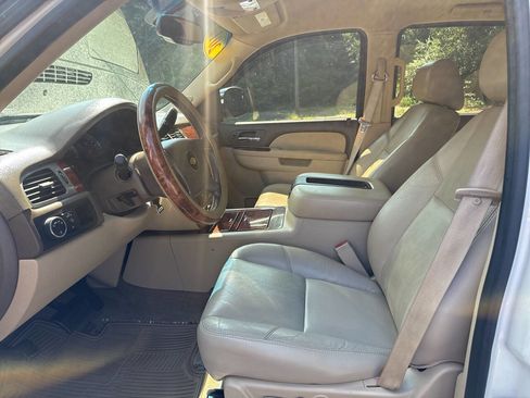 Used 2012 Chevrolet Avalanche LTZ image 17