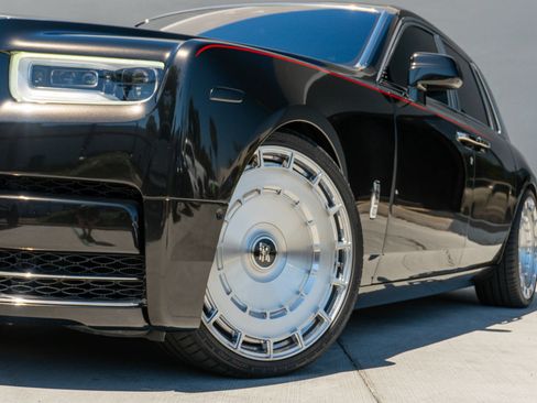 Used 2021 Rolls-Royce Phantom Sedan RWD image 27