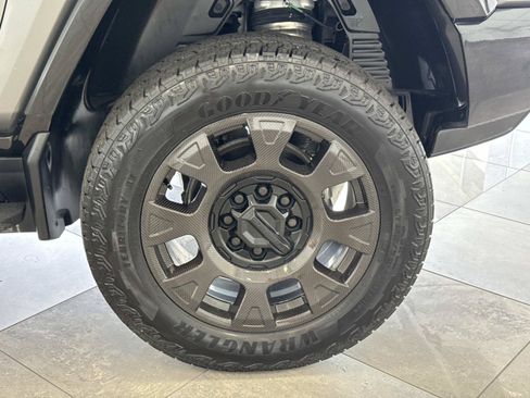 Used 2026 GMC Hummer EV 3X w/ Carbon Fiber Edition Package AWD/4WD image 9
