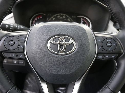 Used 2019 Toyota RAV4 Limited image 17