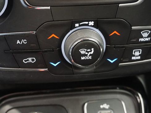 Certified 2018 Jeep Compass Limited image 37